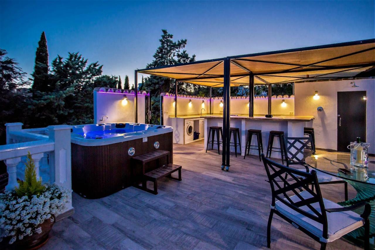 Luxury Villa With Swimming Pool And Jacuzzi マルベーリャ エクステリア 写真