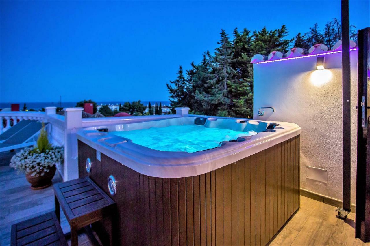 Luxury Villa With Swimming Pool And Jacuzzi マルベーリャ エクステリア 写真