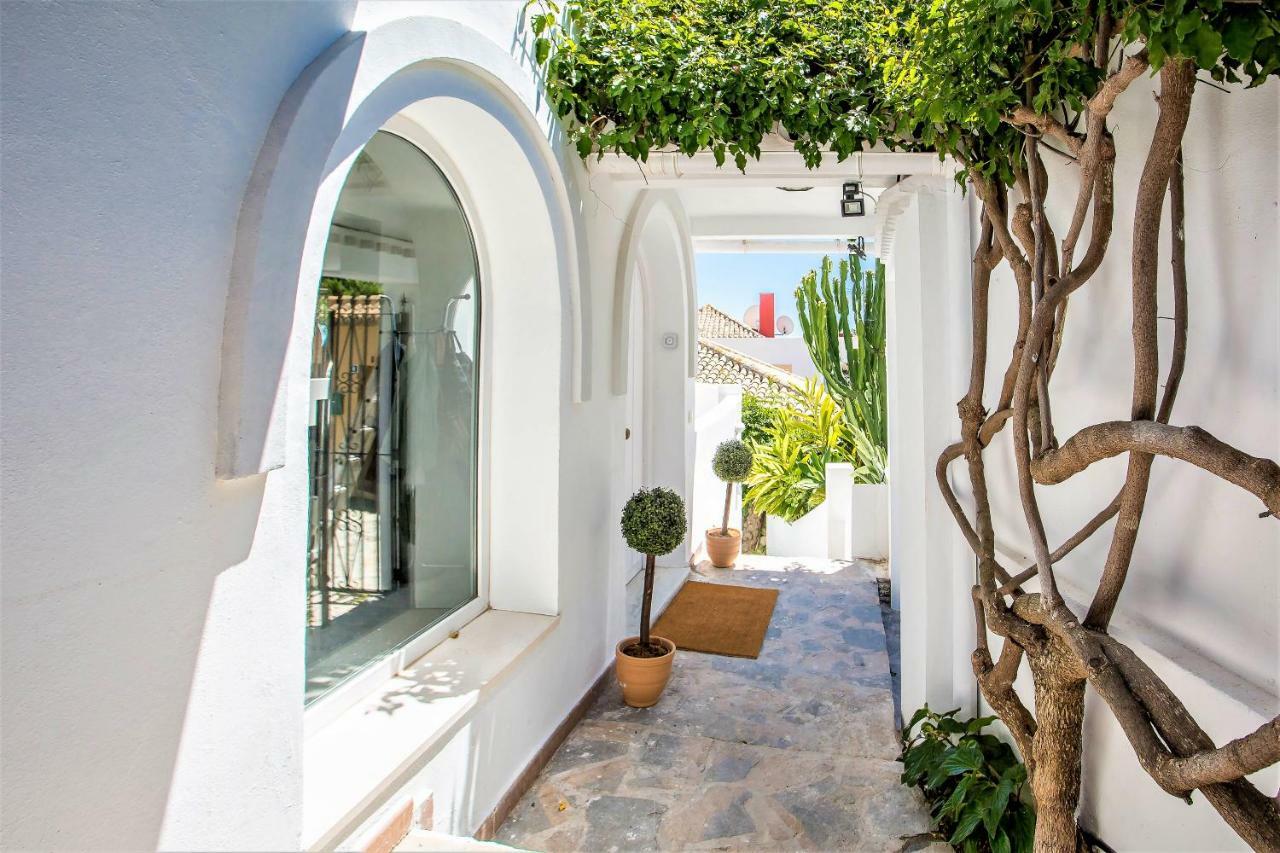 Luxury Villa With Swimming Pool And Jacuzzi マルベーリャ エクステリア 写真